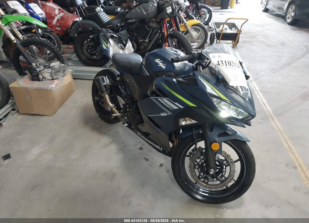 2022 KAWASAKI EX400 VIN: JKAEXKH12NDAH2854