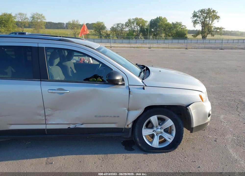 2012 JEEP COMPASS VIN: 1C4NJDEB2CD658422