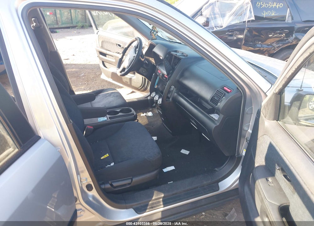 2005 HONDA CR-V LX VIN: JHLRD78555C005272