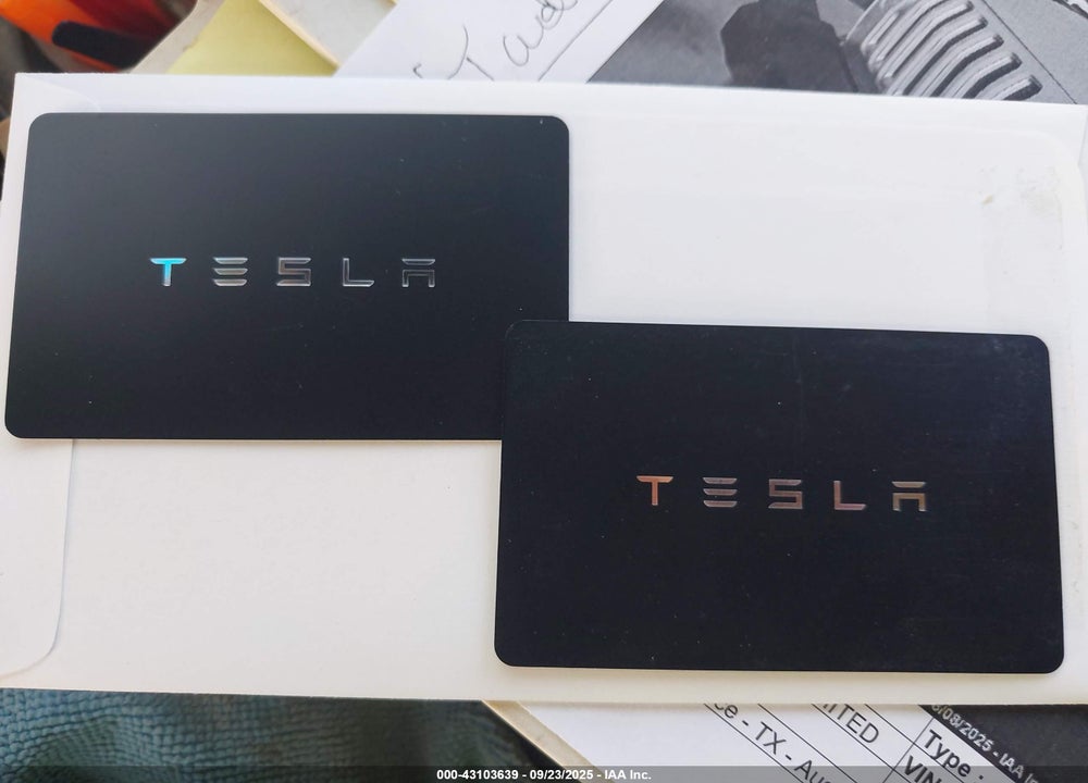 2023 TESLA MODEL S VIN: 5YJSA1E55PF526409