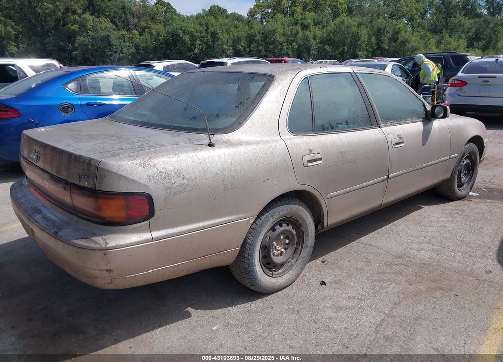1992 TOYOTA CAMRY LE VIN: 4T1SK12EXNU122412