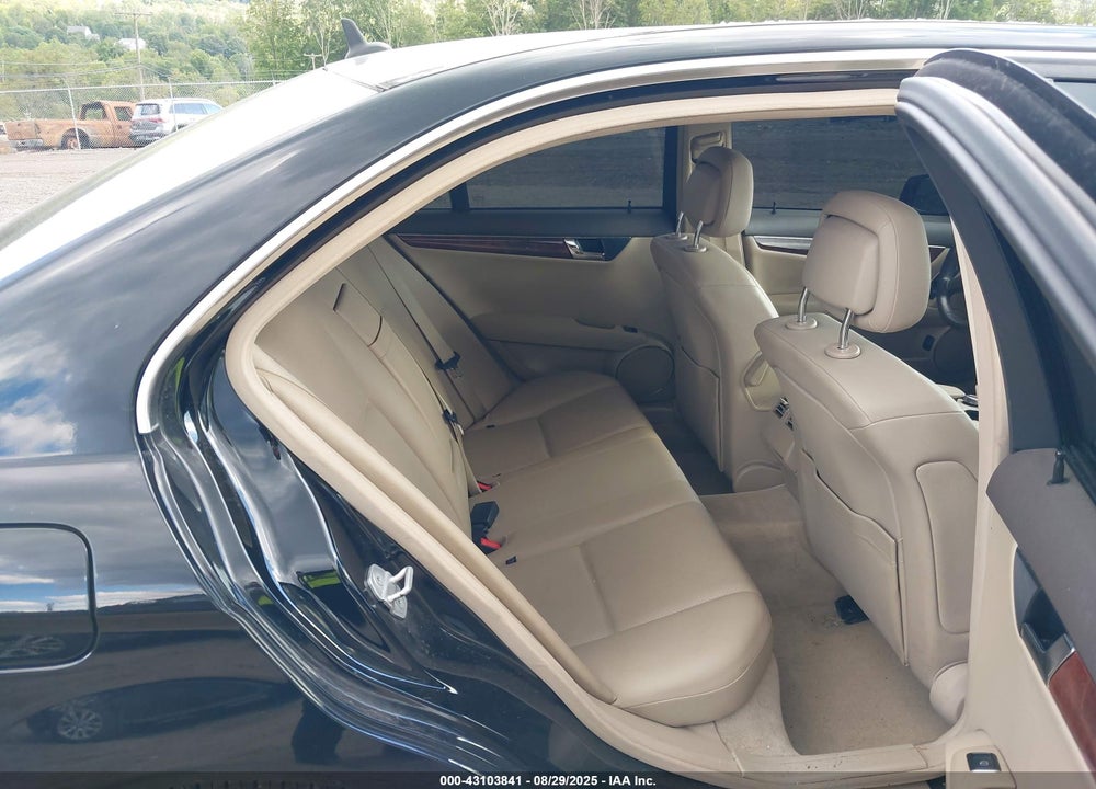2011 MERCEDES-BENZ C 300 LUXURY 4MATIC/SPORT 4MATIC VIN: WDDGF8BB6BR163170