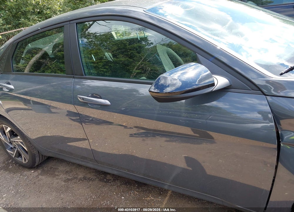2025 HYUNDAI ELANTRA VIN: KMHLM4DG2SU998577