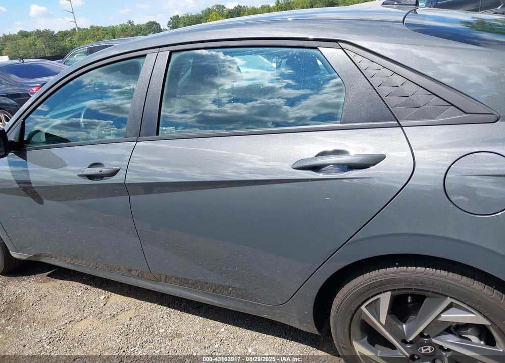 2025 HYUNDAI ELANTRA VIN: KMHLM4DG2SU998577
