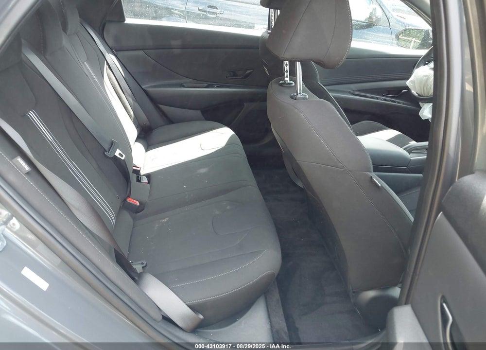 2025 HYUNDAI ELANTRA VIN: KMHLM4DG2SU998577