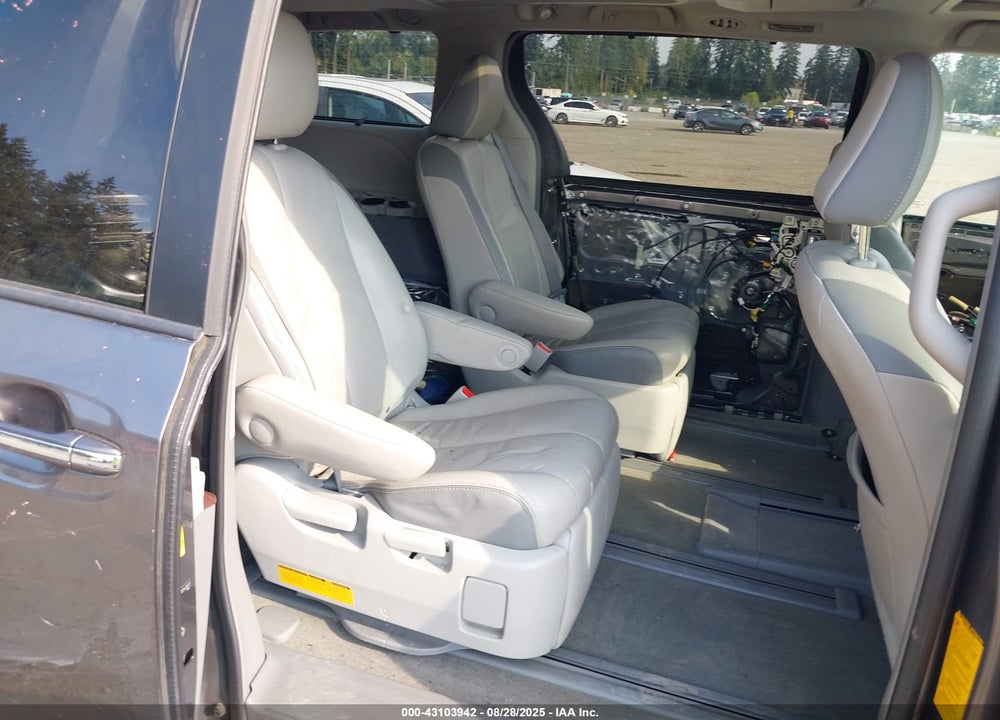 2014 TOYOTA SIENNA LIMITED V6 7 PASSENGER VIN: 5TDYK3DC1ES418512