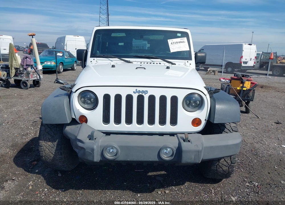 2011 JEEP WRANGLER / VIN: 1J4AA2D12BL637709