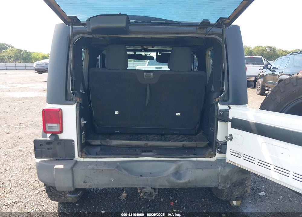 2011 JEEP WRANGLER / VIN: 1J4AA2D12BL637709