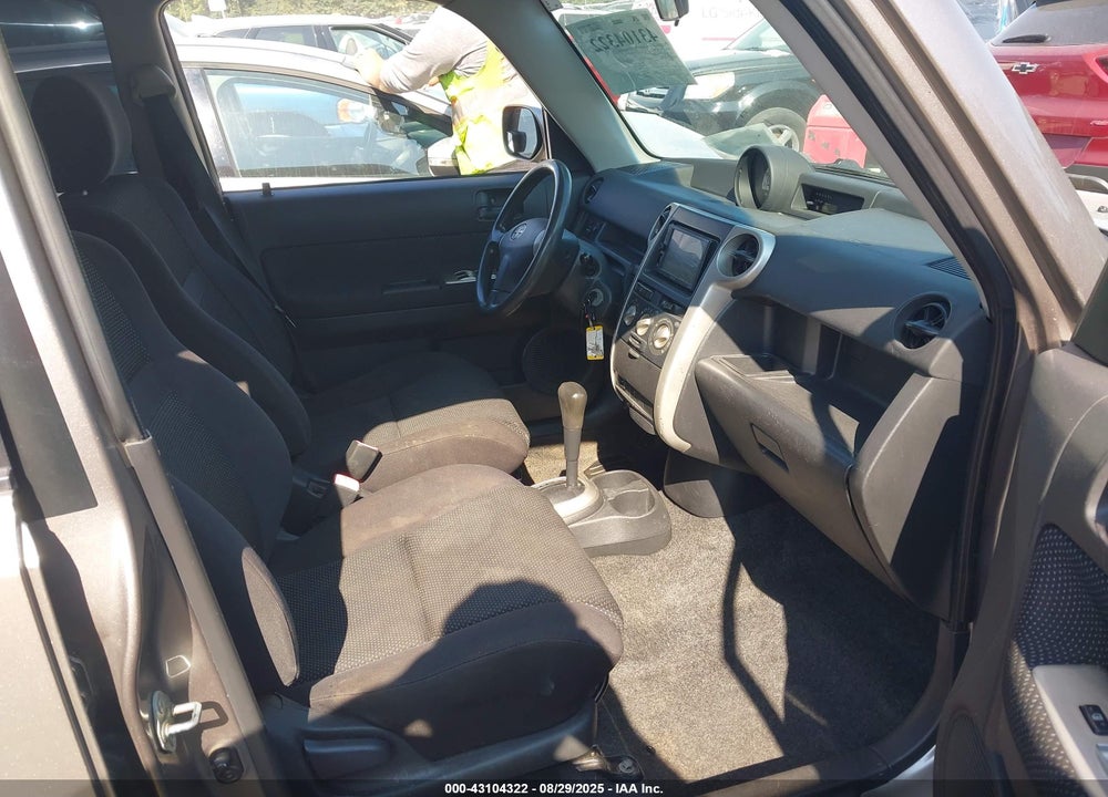 2004 SCION XB VIN: JTLKT324140148069