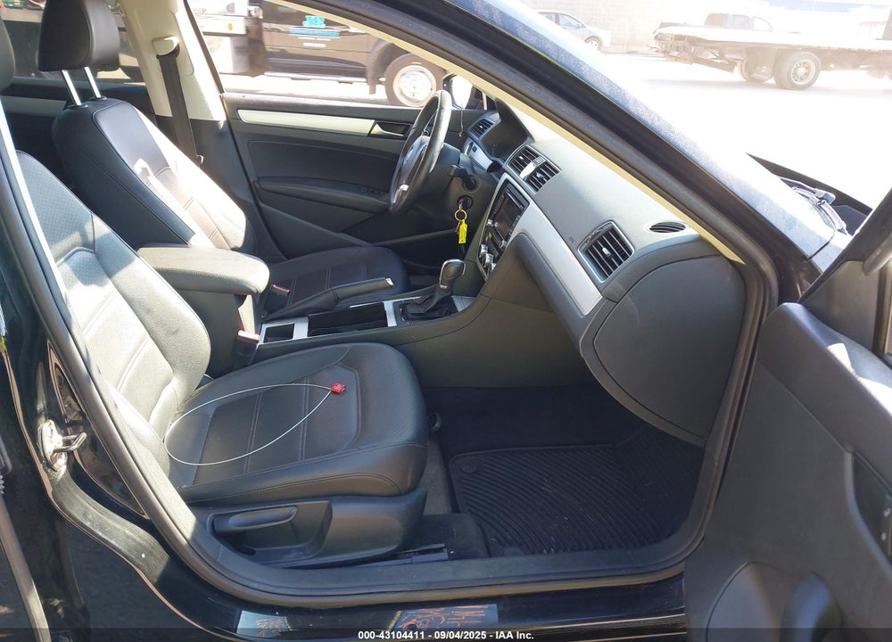 2012 VOLKSWAGEN PASSAT VIN: 1VWBP7A39CC083174