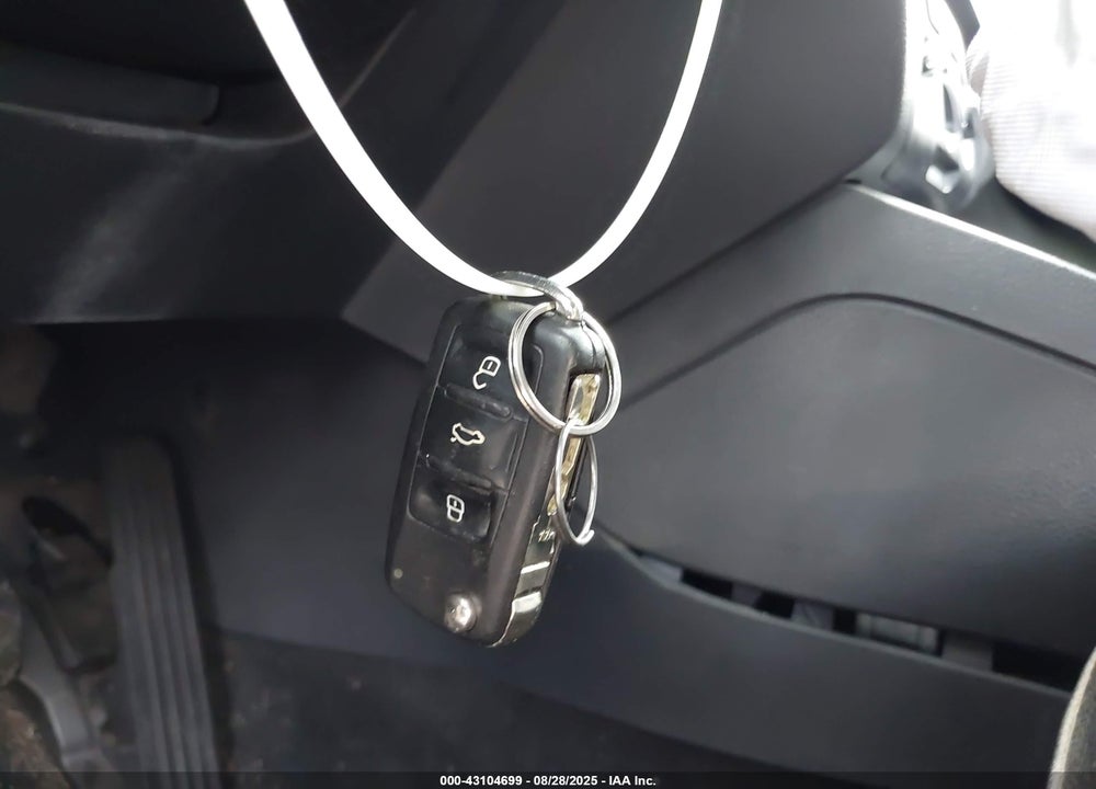 2011 VOLKSWAGEN JETTA VIN: 3VWDZ7AJ0BM050708