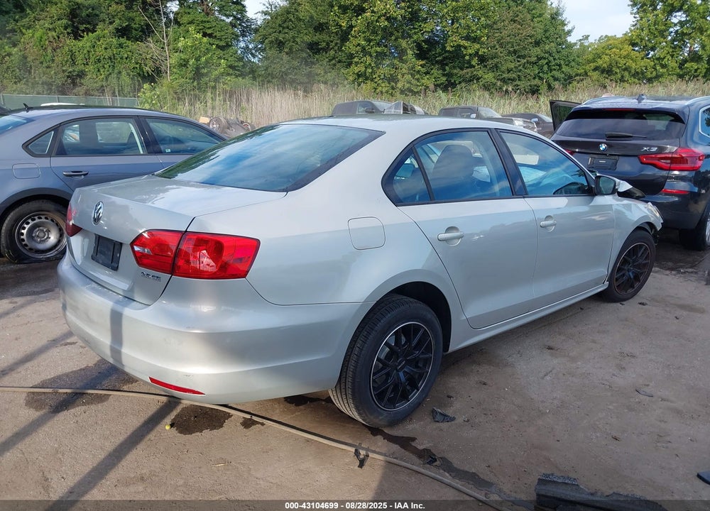 2011 VOLKSWAGEN JETTA VIN: 3VWDZ7AJ0BM050708