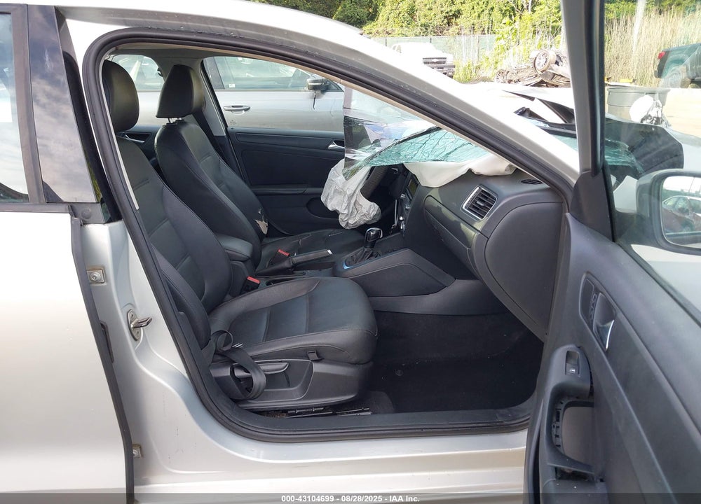 2011 VOLKSWAGEN JETTA VIN: 3VWDZ7AJ0BM050708