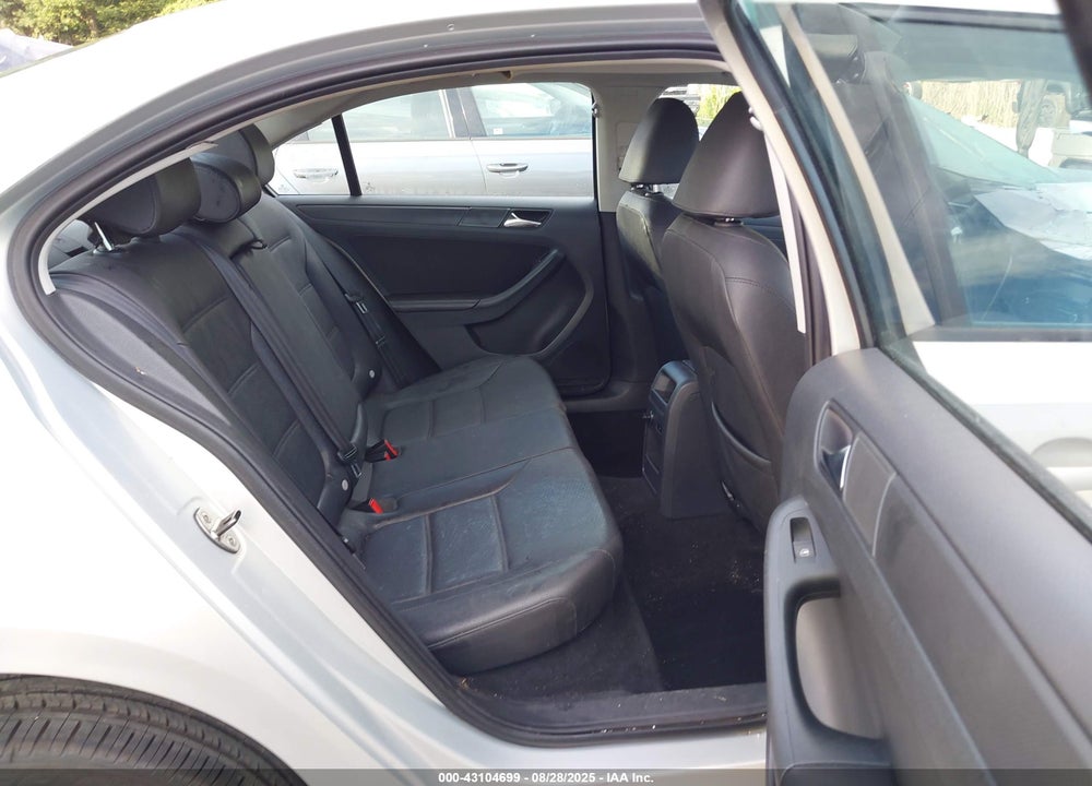 2011 VOLKSWAGEN JETTA VIN: 3VWDZ7AJ0BM050708