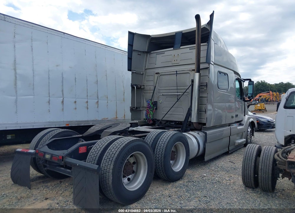 2015 VOLVO VN VIN: 4V4NC9EH8FN914819