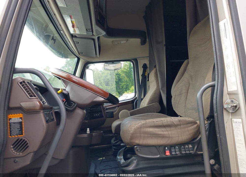 2015 VOLVO VN VIN: 4V4NC9EH8FN914819