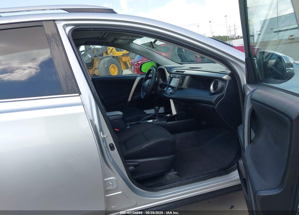 2015 TOYOTA RAV4 XLE VIN: 2T3WFREV5FW175835