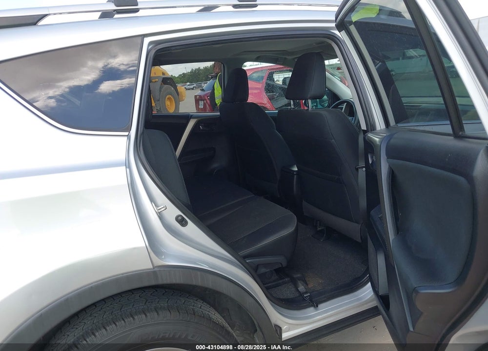 2015 TOYOTA RAV4 XLE VIN: 2T3WFREV5FW175835