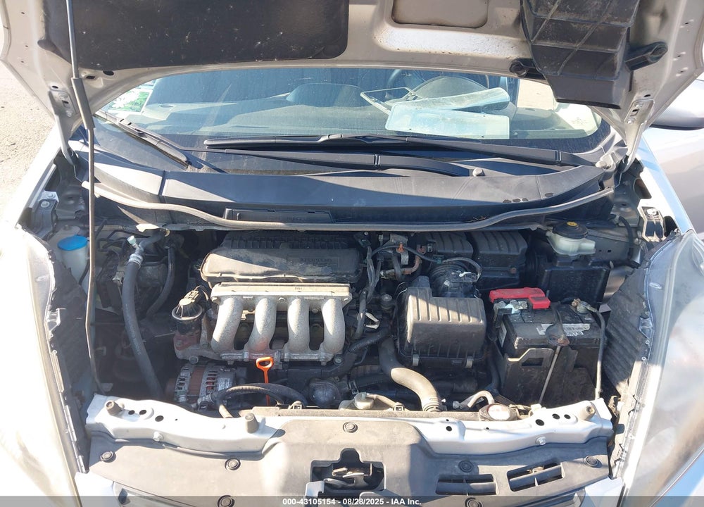 2013 HONDA FIT VIN: JHMGE8H37DC064584