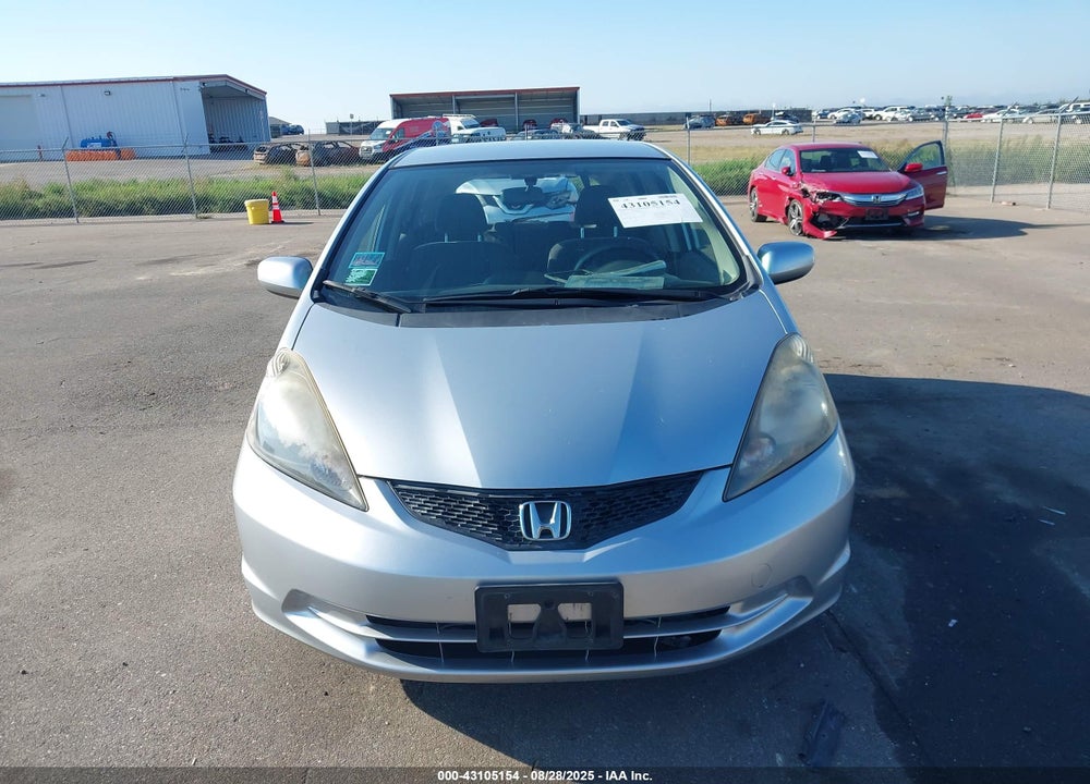 2013 HONDA FIT VIN: JHMGE8H37DC064584