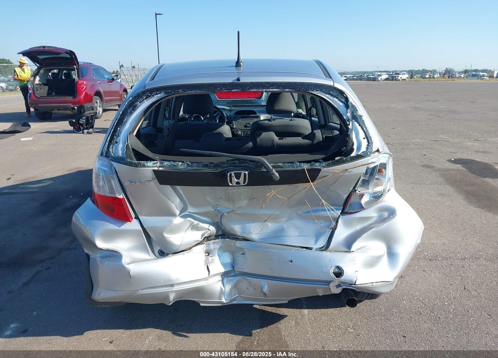 2013 HONDA FIT VIN: JHMGE8H37DC064584