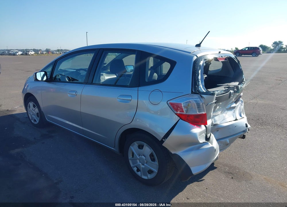 2013 HONDA FIT VIN: JHMGE8H37DC064584