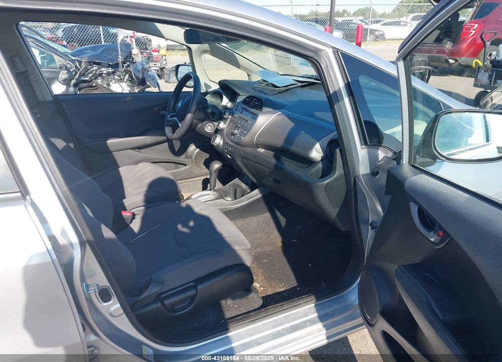 2013 HONDA FIT VIN: JHMGE8H37DC064584