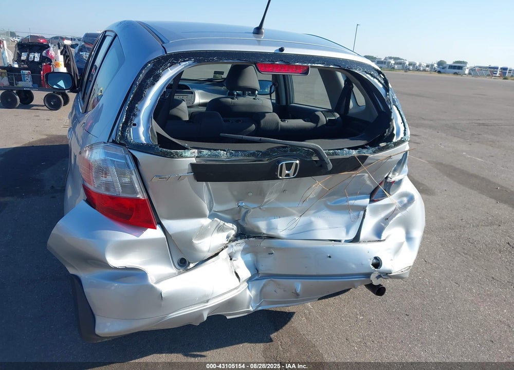 2013 HONDA FIT VIN: JHMGE8H37DC064584