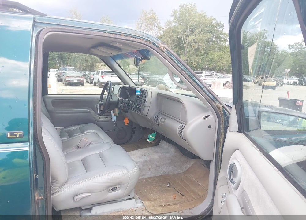 1998 CHEVROLET TAHOE VIN: 3GNEK18R4WG124972