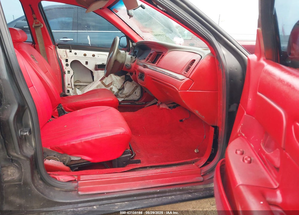 2000 FORD CROWN VICTORIA VIN: 2FAFP73W1YX198492
