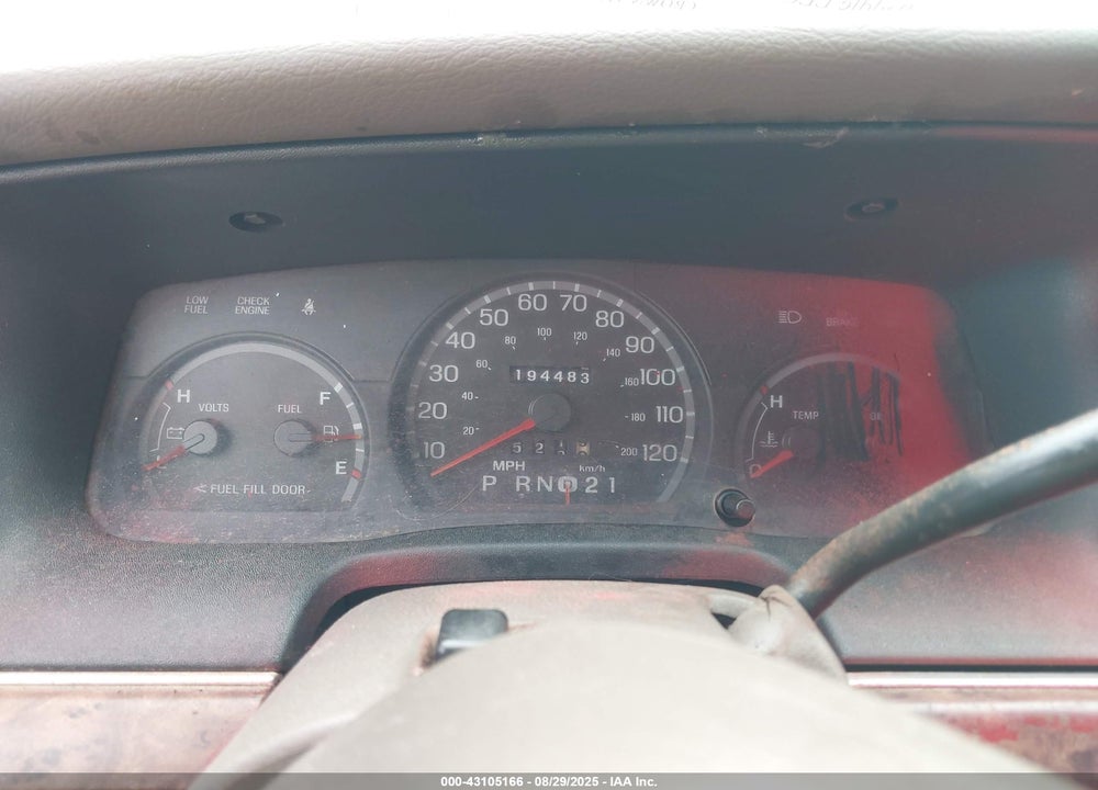 2000 FORD CROWN VICTORIA VIN: 2FAFP73W1YX198492