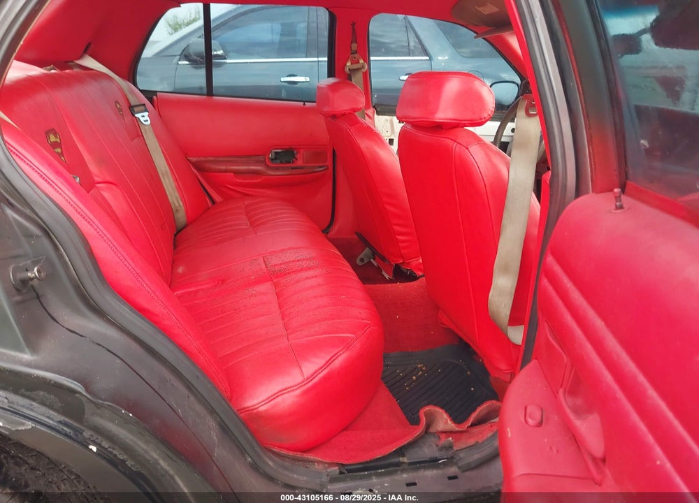 2000 FORD CROWN VICTORIA VIN: 2FAFP73W1YX198492