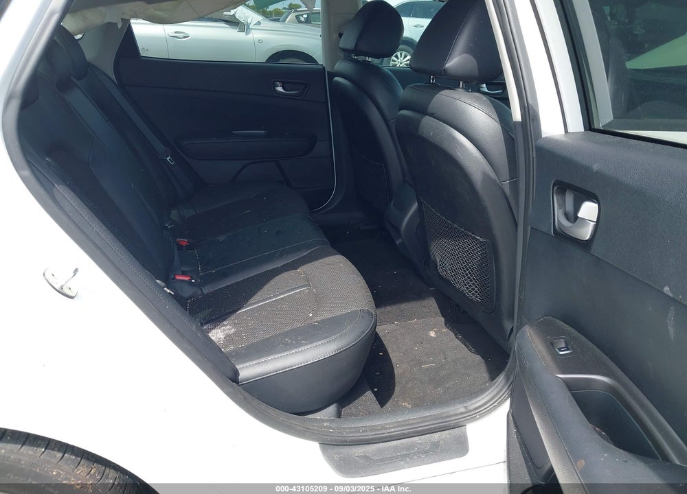 2019 KIA OPTIMA S VIN: 5XXGT4L35KG326655