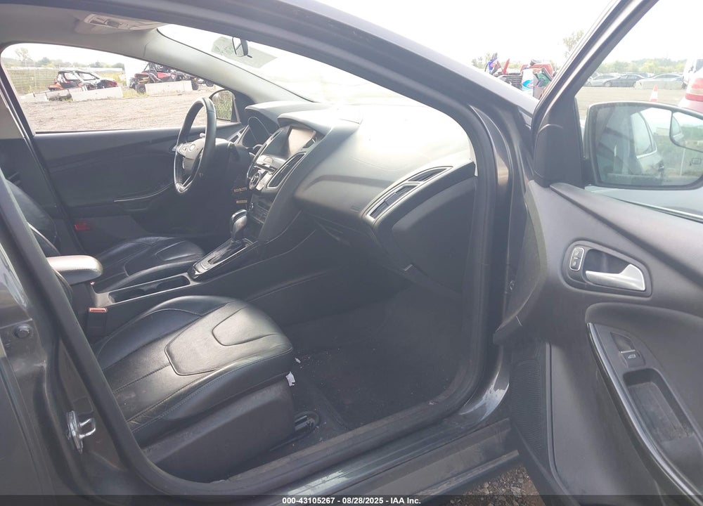 2015 FORD FOCUS VIN: 1FADP3N27FL260899