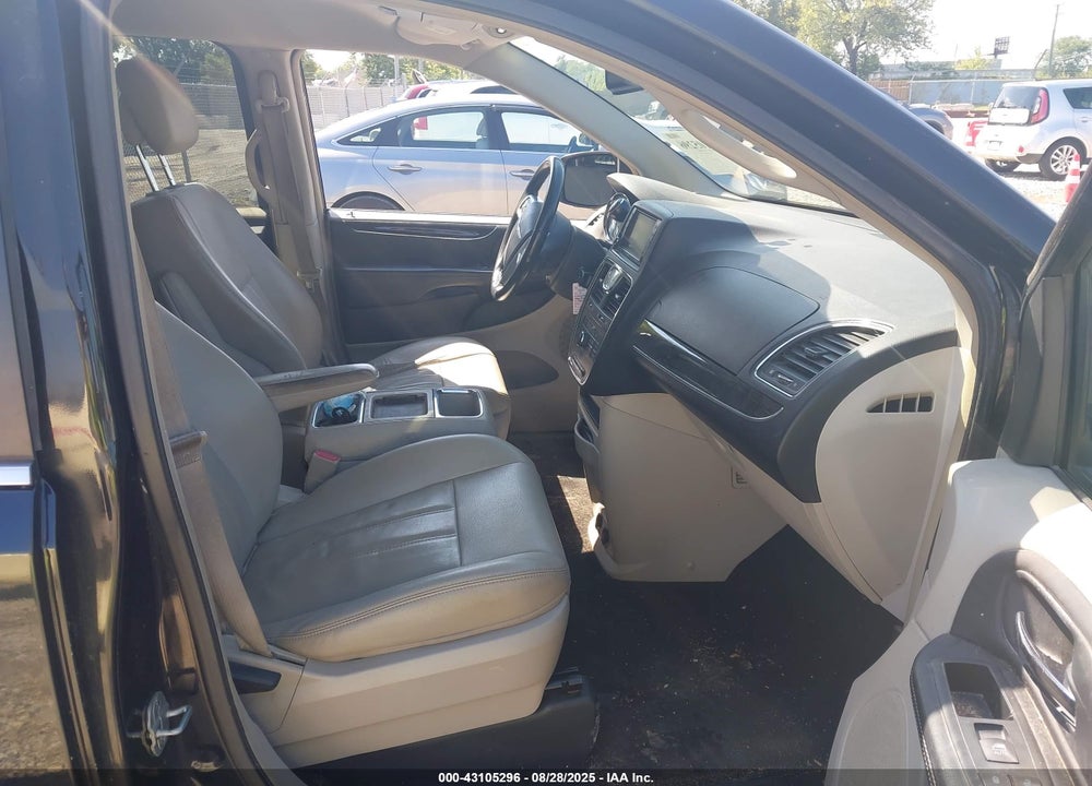 2013 CHRYSLER TOWN & COUNTRY VIN: 2C4RC1BG6DR529138