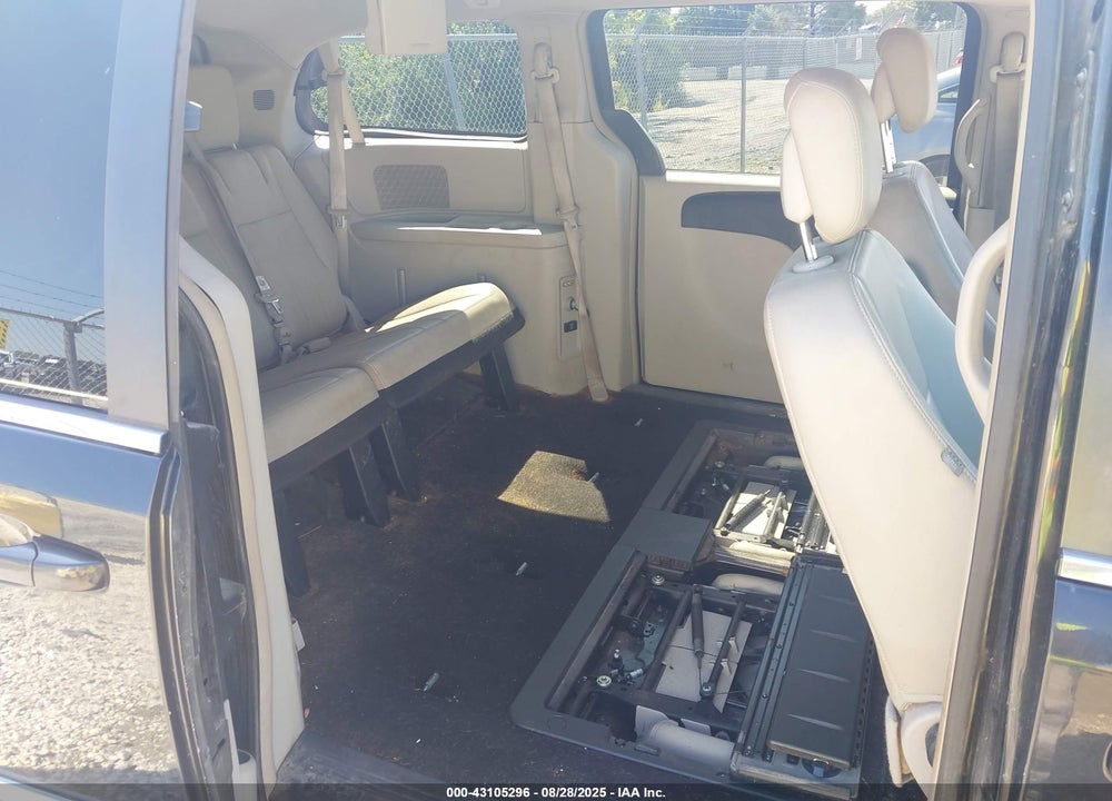 2013 CHRYSLER TOWN & COUNTRY VIN: 2C4RC1BG6DR529138