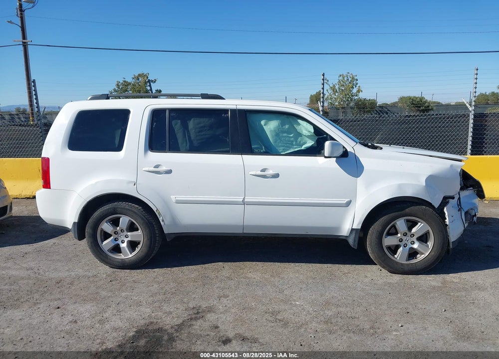 2011 HONDA PILOT VIN: 5FNYF3H43BB010889