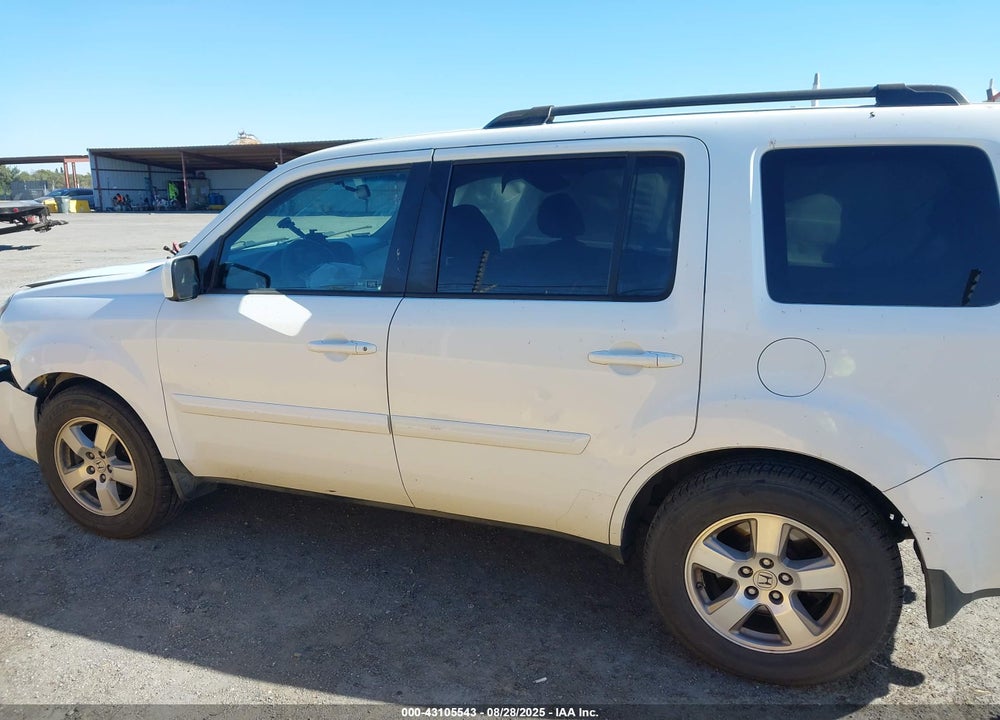 2011 HONDA PILOT VIN: 5FNYF3H43BB010889