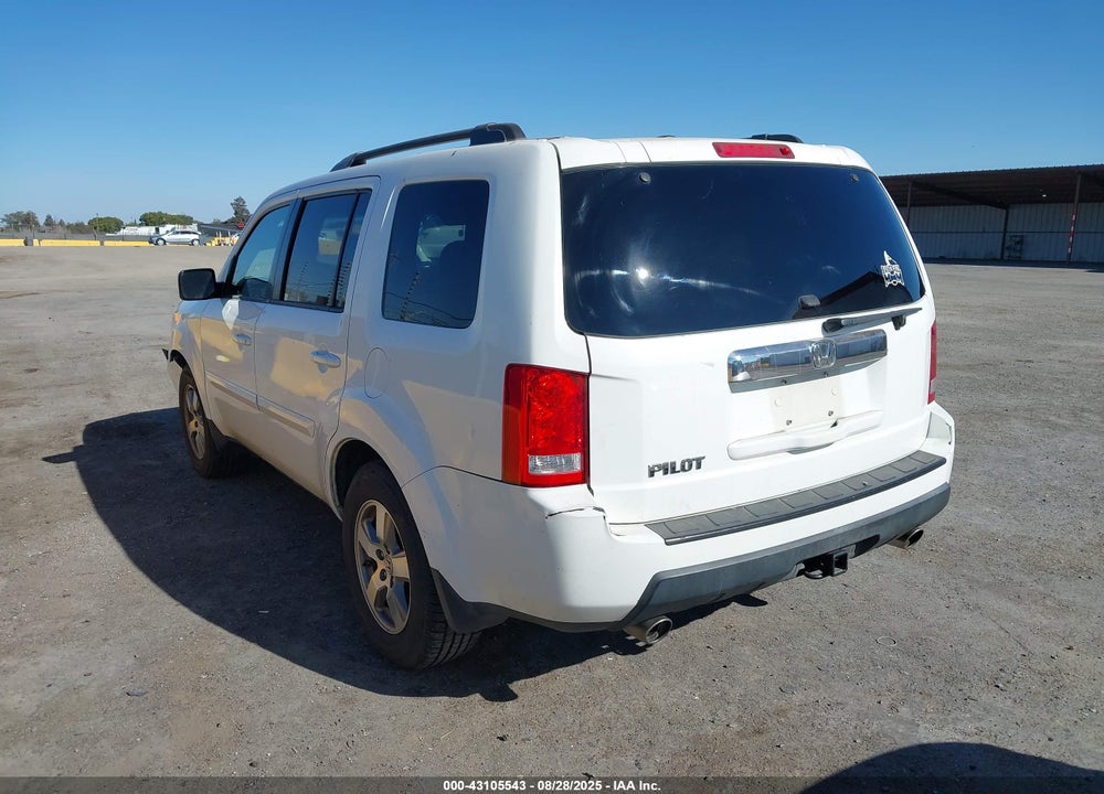 2011 HONDA PILOT VIN: 5FNYF3H43BB010889
