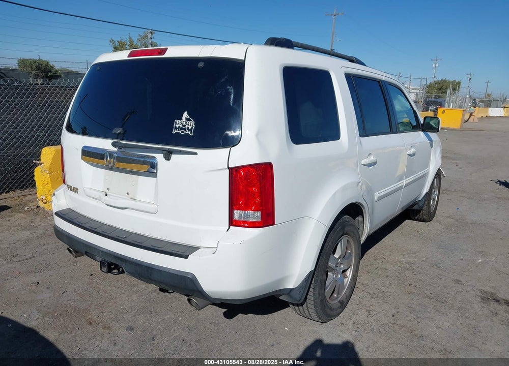 2011 HONDA PILOT VIN: 5FNYF3H43BB010889