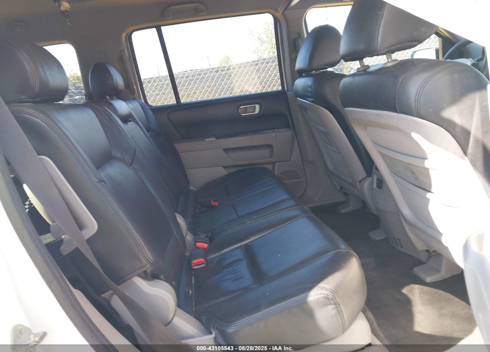 2011 HONDA PILOT VIN: 5FNYF3H43BB010889