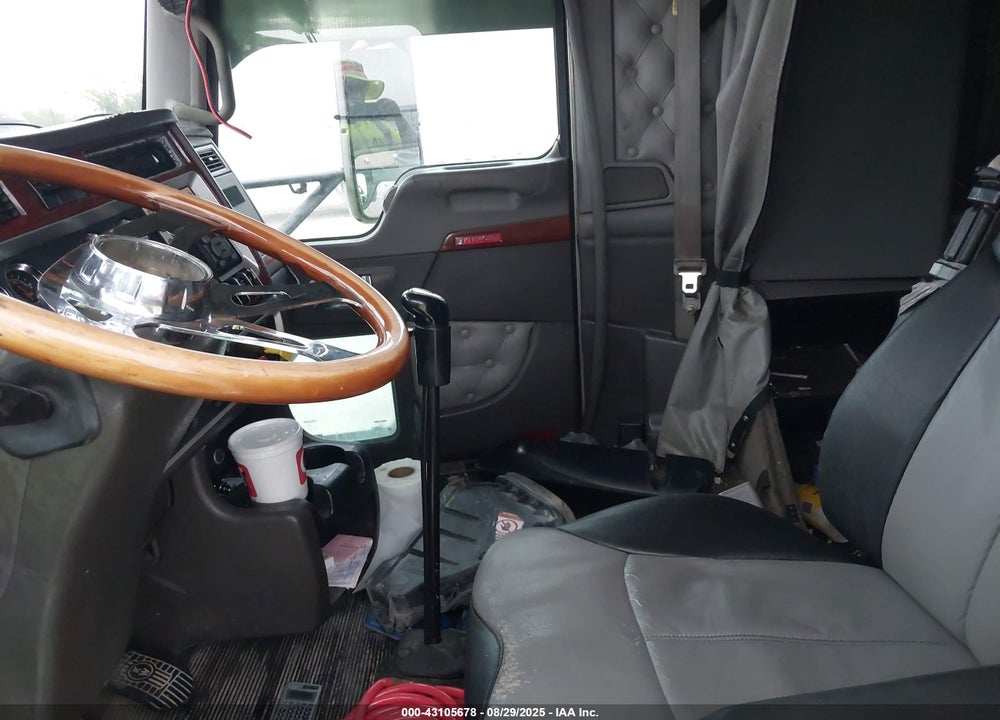 2008 KENWORTH CONSTRUCTION T660 VIN: 1XKADB9X98J224656