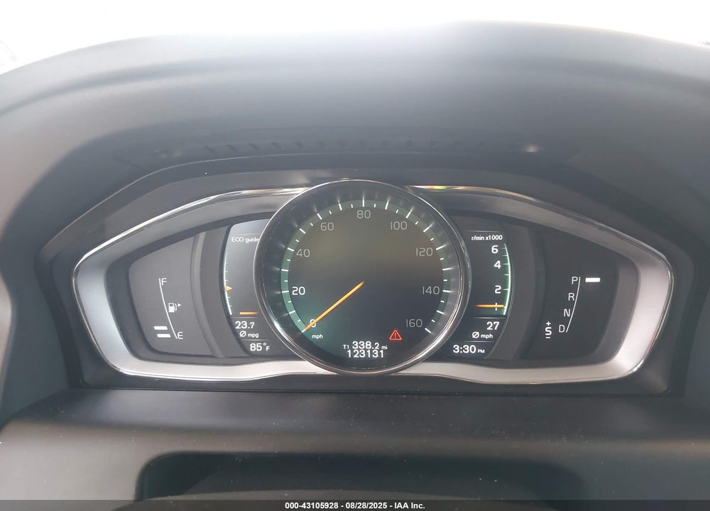 2017 VOLVO XC60 VIN: YV440MRU0H2217205