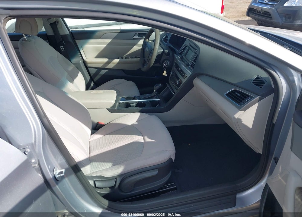2015 HYUNDAI SONATA VIN: 5NPE24AF5FH158887