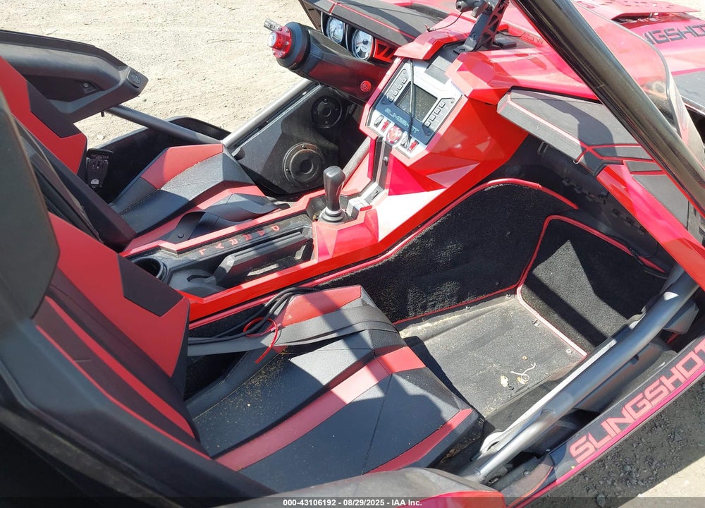 2015 POLARIS SLINGSHOT SL VIN: 57XAAPFA1F5102503