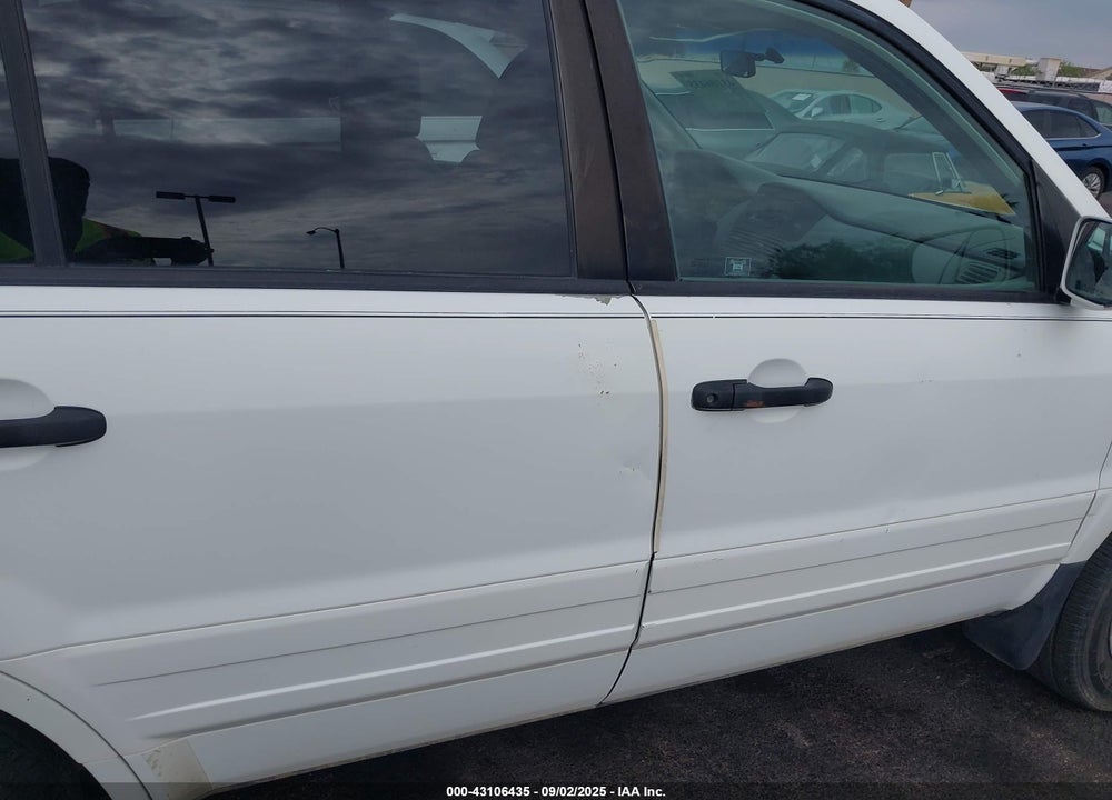 2005 HONDA PILOT EX-L VIN: 5FNYF18565B012380