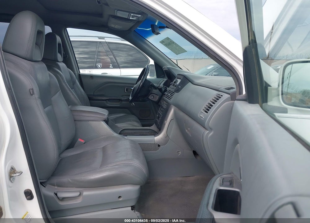 2005 HONDA PILOT EX-L VIN: 5FNYF18565B012380
