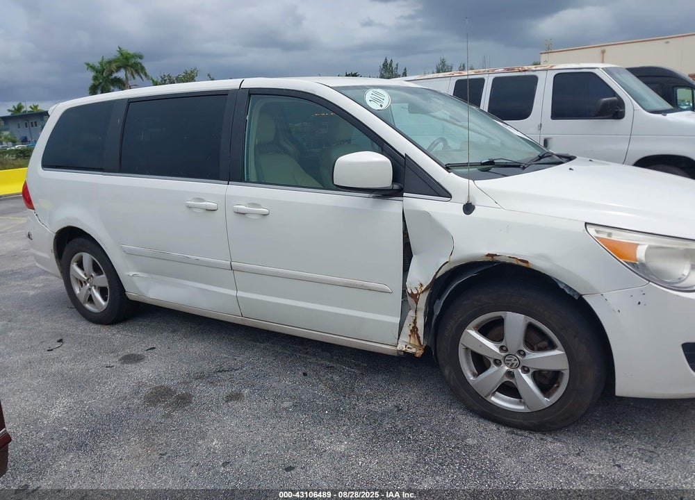2010 VOLKSWAGEN ROUTAN SE VIN: 2V4RW3D14AR242409