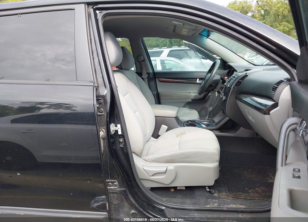 2011 KIA SORENTO VIN: 5XYKT4A25BG158662