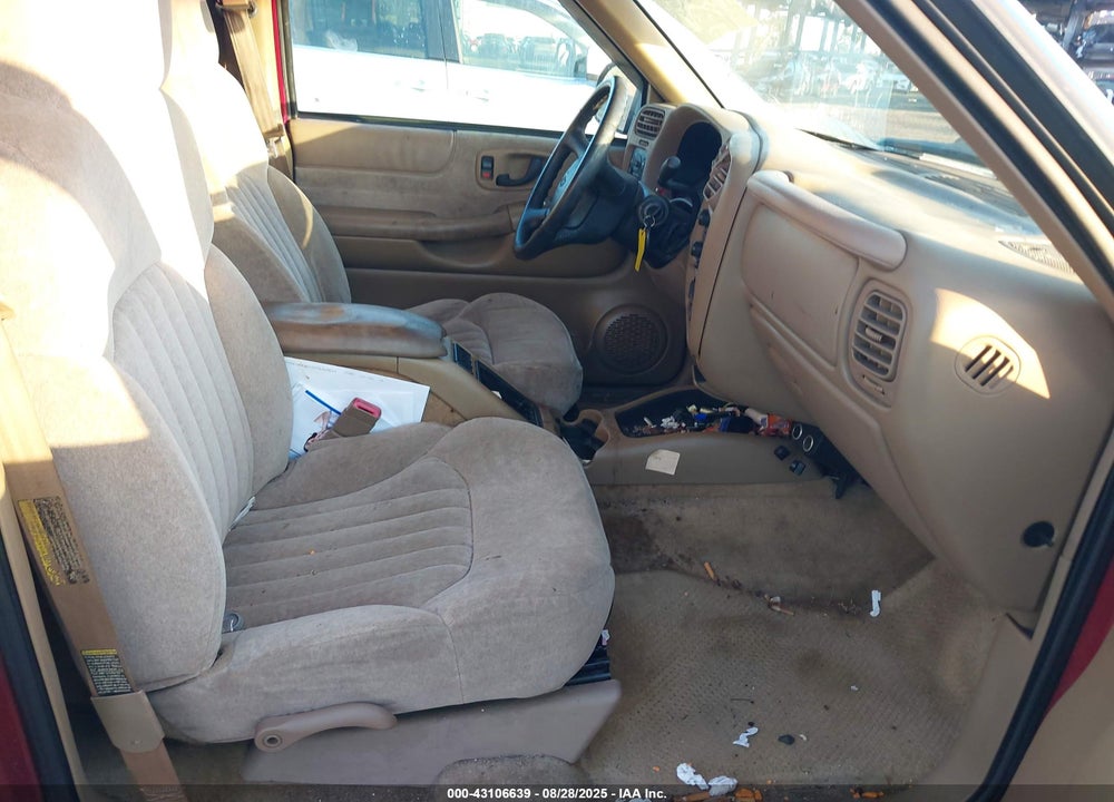 2002 CHEVROLET BLAZER LS VIN: 1GNDT13WX2K220579